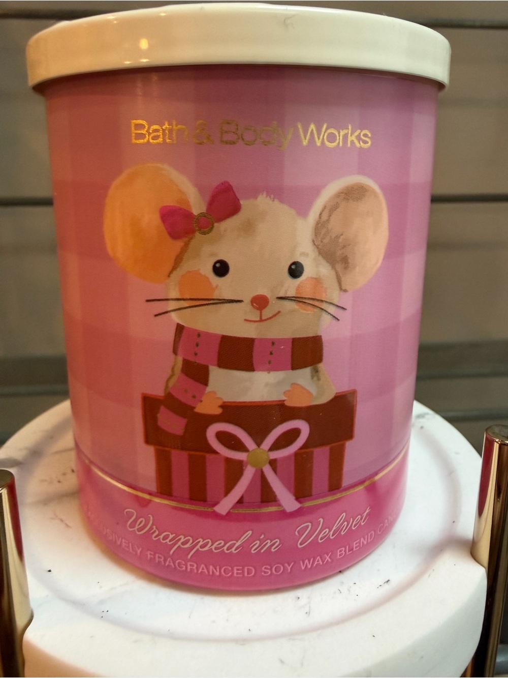 Bath & Body Works Wrapped in Velvet/Hot Cocoa Single Wick Candles NWT Holiday - Picture 3 of 4